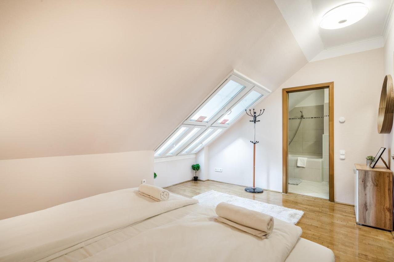 Bpr Timber Loft With Balcony Budapešť